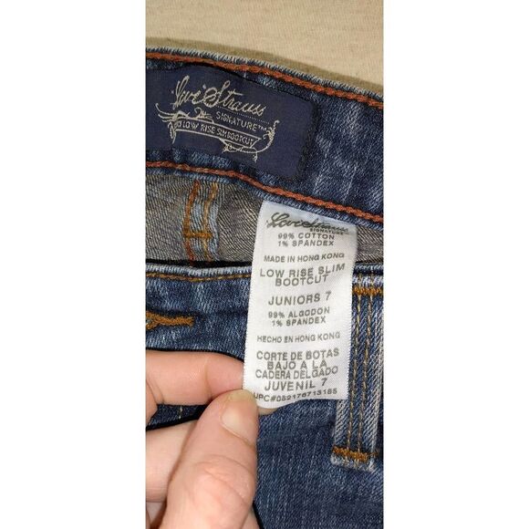 LEVI SIGNATURE JUNIORS SIZE 7 MEDIUM WASH JUNIORS LOW RISE BOOTCUT SLIM FIT - Picture 2 of 6